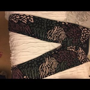 NWOT Calvin Klein mixed animal print yoga Capri